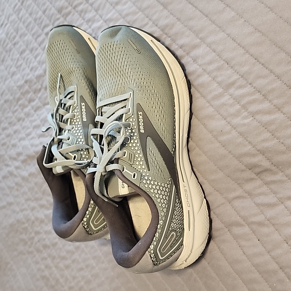 Men's size 12 Brooks shoes
